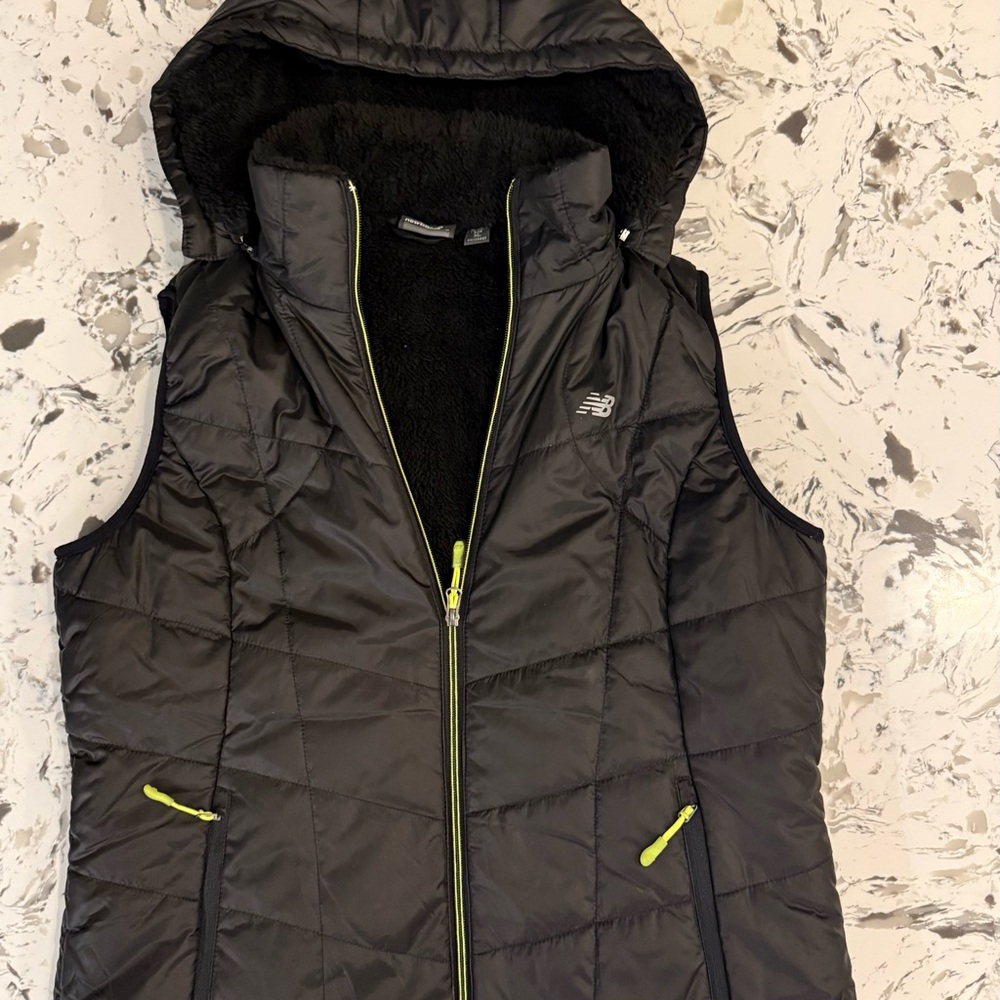 💚 NEW BALANCE - Hoodie Vest 💚
Lightweight Puffer Quilted Sherpa-Lined - XL